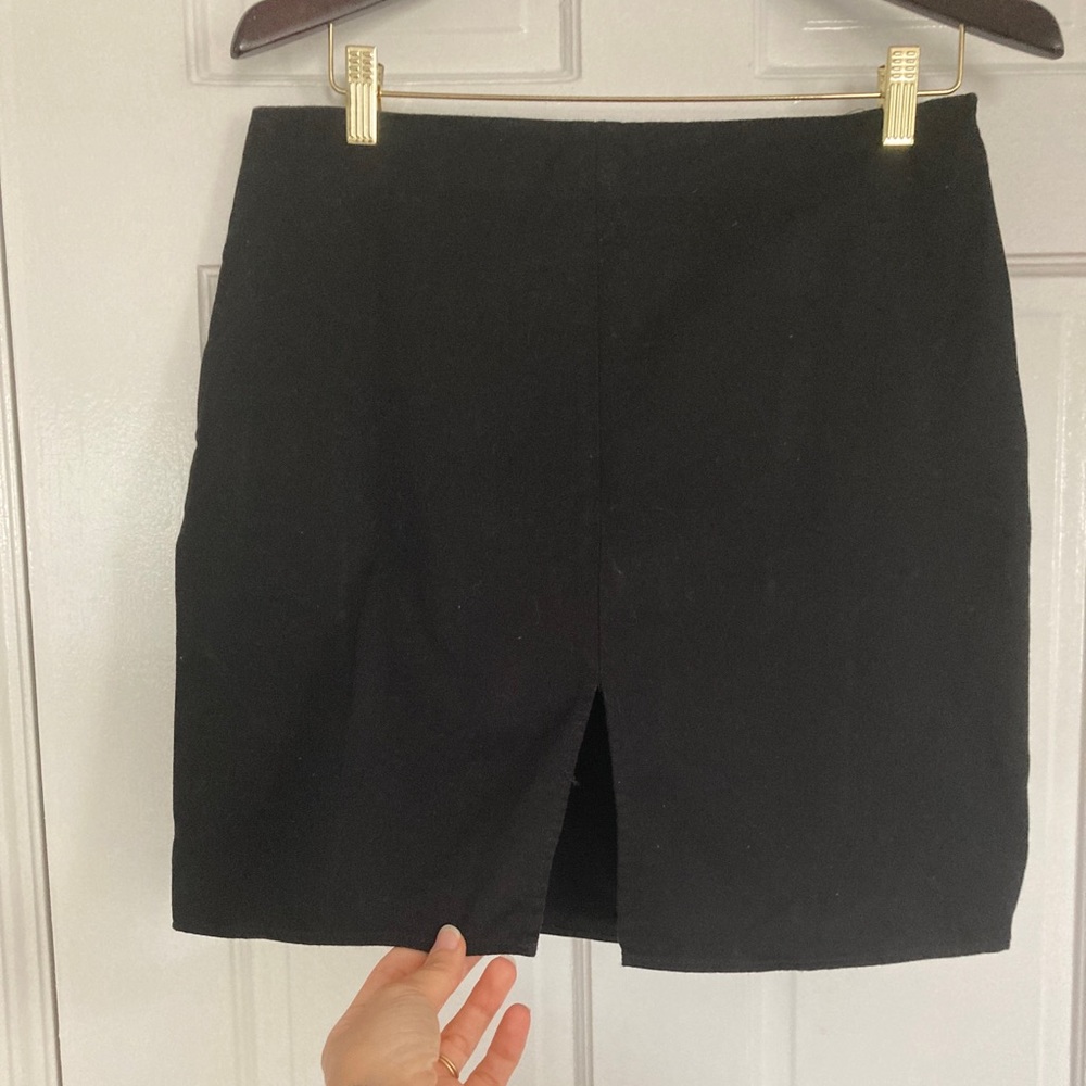 Club Monaco Minimalist Black Mini Skirt with Modest Small Front Slit Size 8
